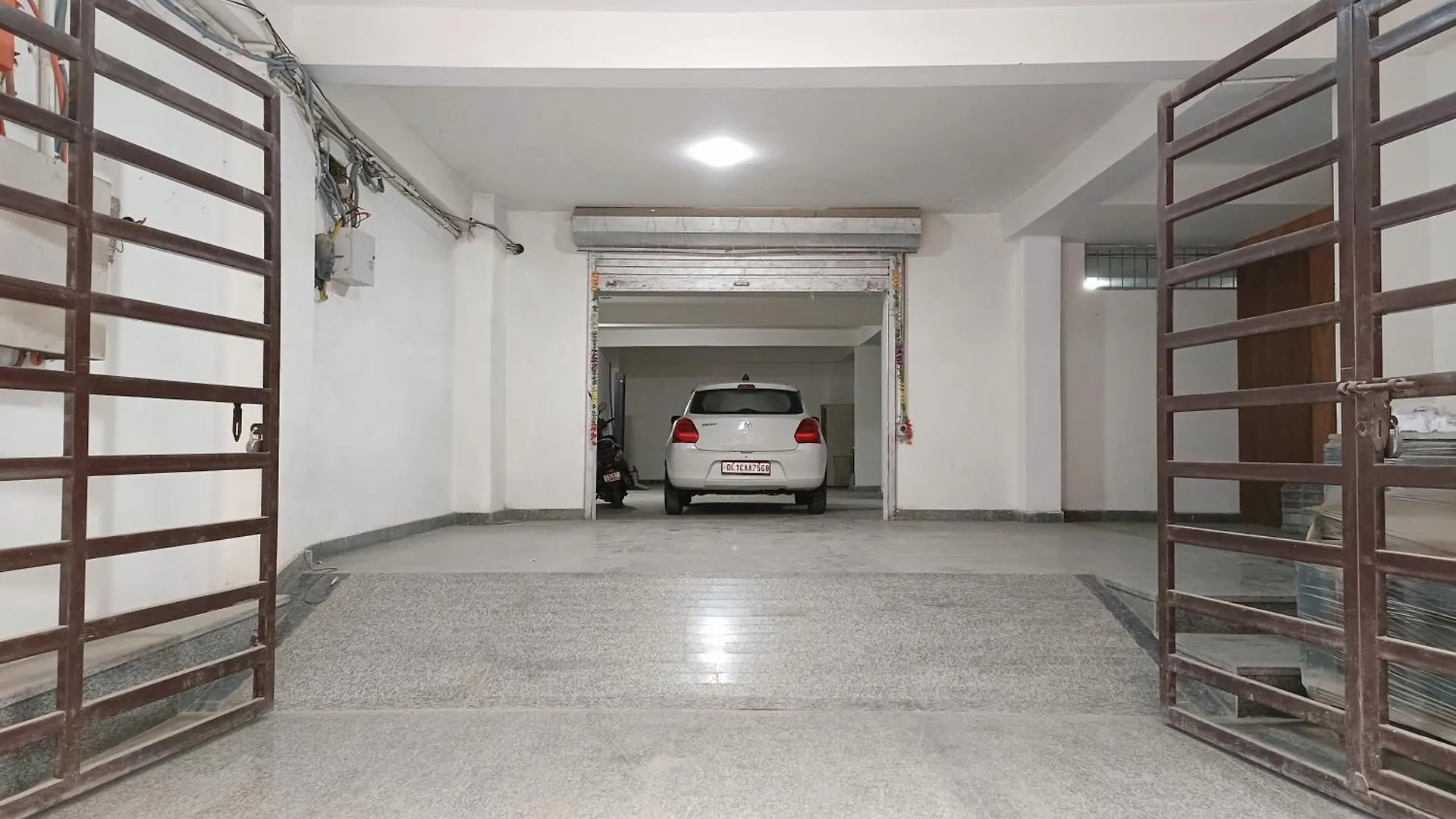 Hotel Roomsity Pride New Delhi